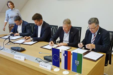 Podpis pogodbe kanalizacija Selšček   Foto Tine Šubic 24